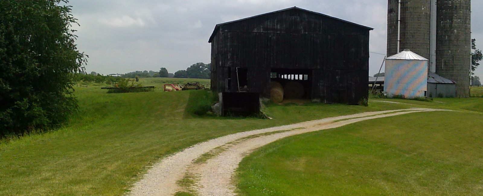Barn w black silos